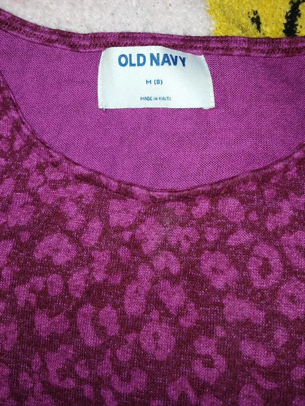 Pre-loved Gilr's Old Navy Long-Sleeve Magenta Leopard Print Top.
